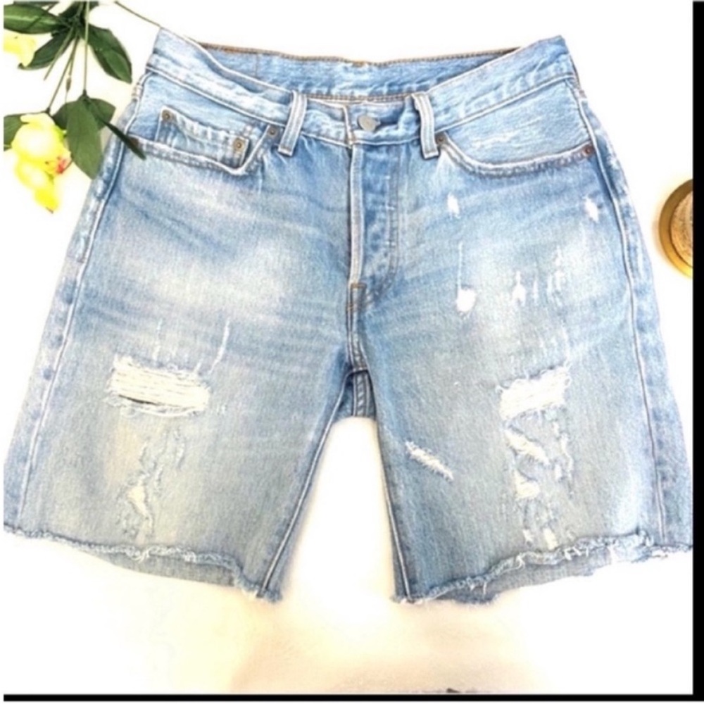 Levi's 501 Women's Light Button Fly Distressed Raw Hem Blue Jean Shorts Size 26